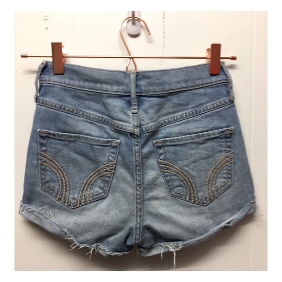 Hollister | High Rise Short-Short Light Wash EUC - Picture 3 of 8